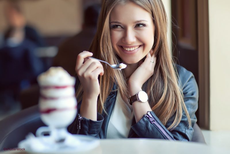 woman eating ice cream sunday without tooth pain